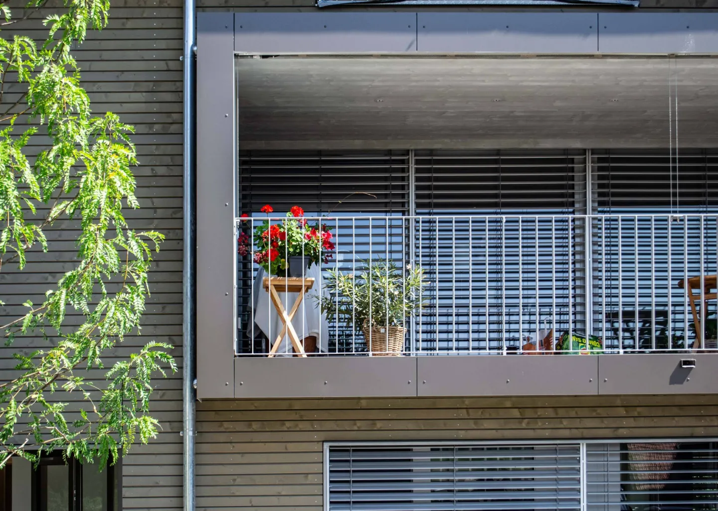 Bahnhofstrasse Stettlen Balkon Detail